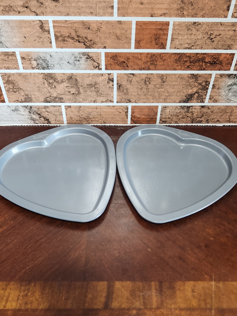 Wilton Silver Heart-Shaped Nonstick Cake Pans Set